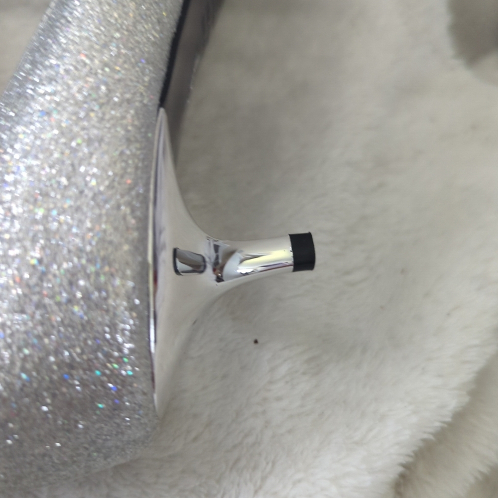 Woman's Nina Evita pump silver wedding  point toes size 7.5 Small ding - Picture 4 of 7